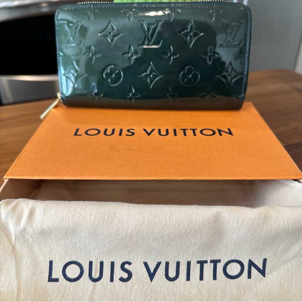 Louis Vuitton w/Box and Dust Bag, Bleu Nuit, Zippy